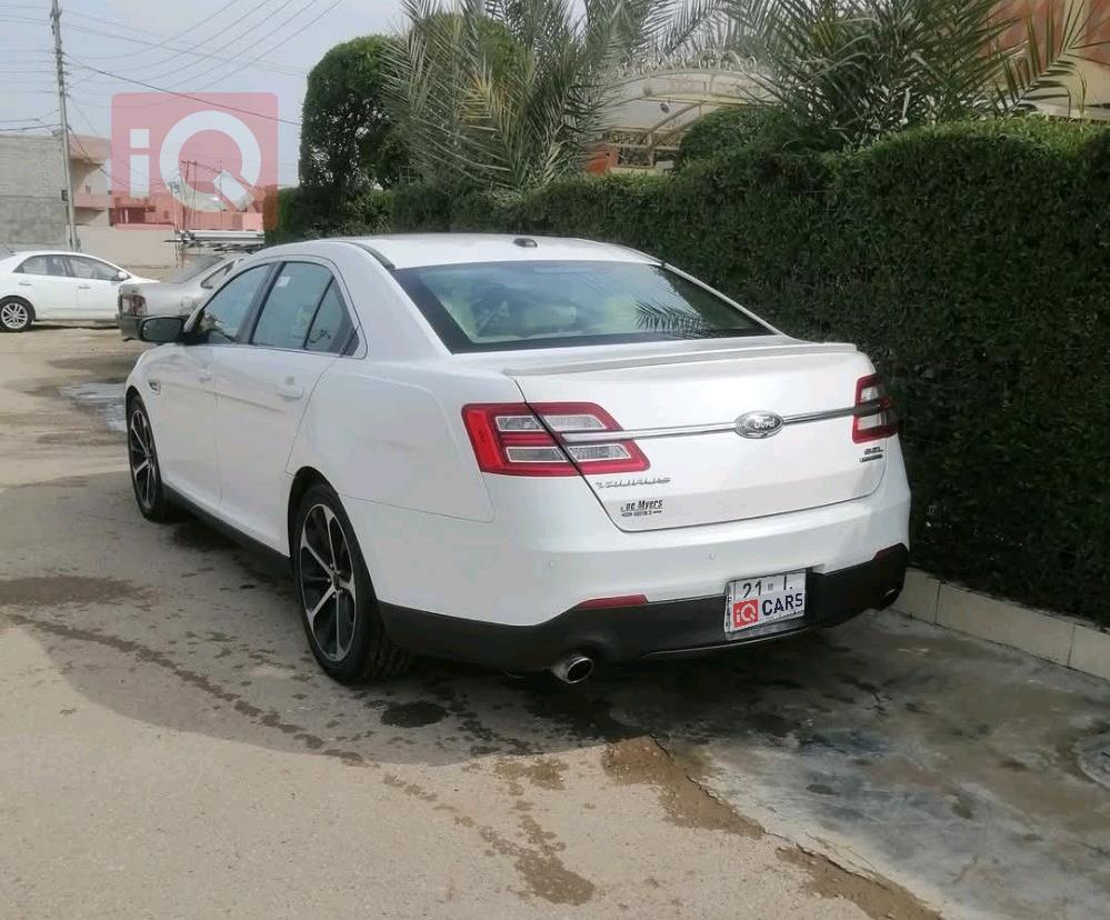 Ford Taurus